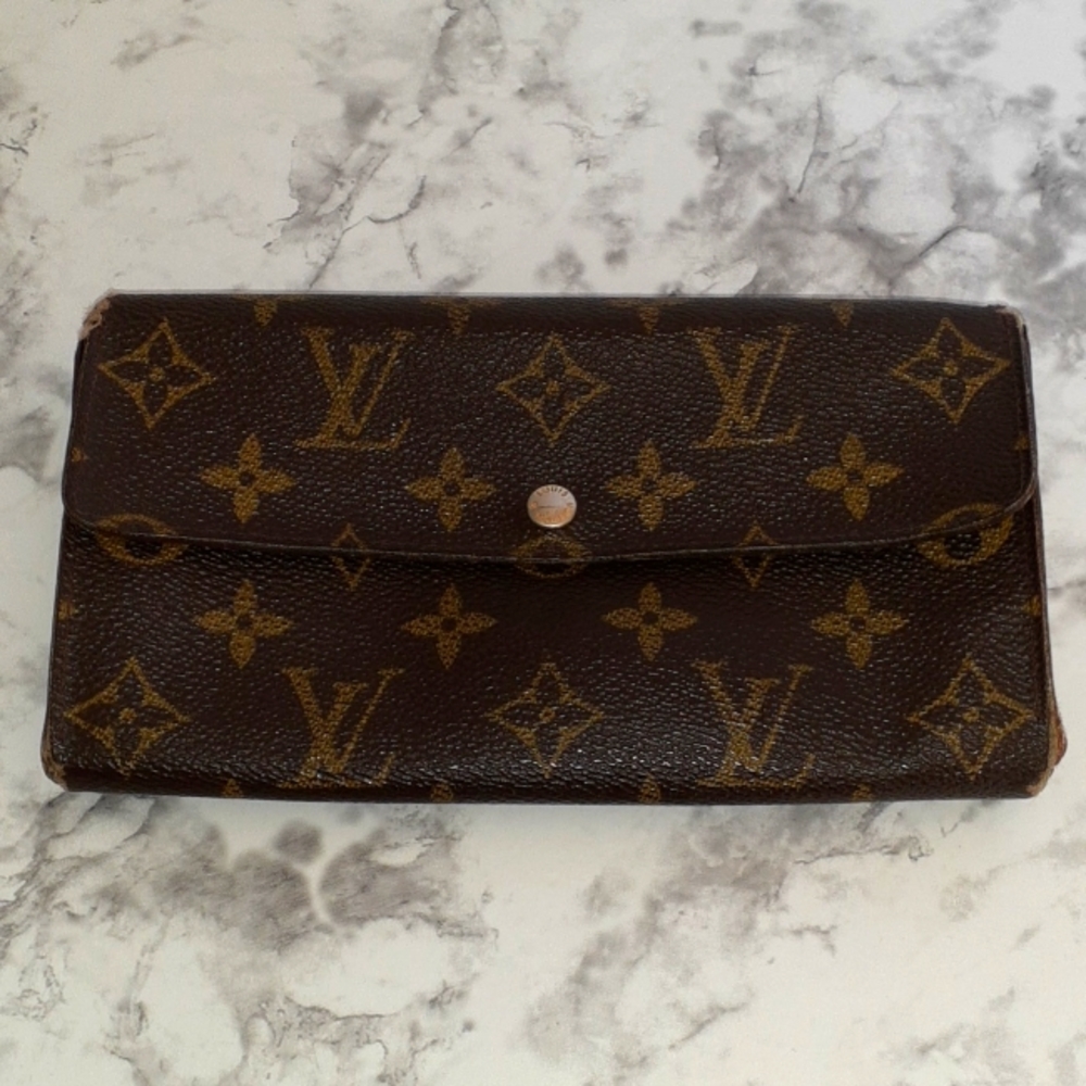 Authentic Louis Vuitton Sarah Wallet